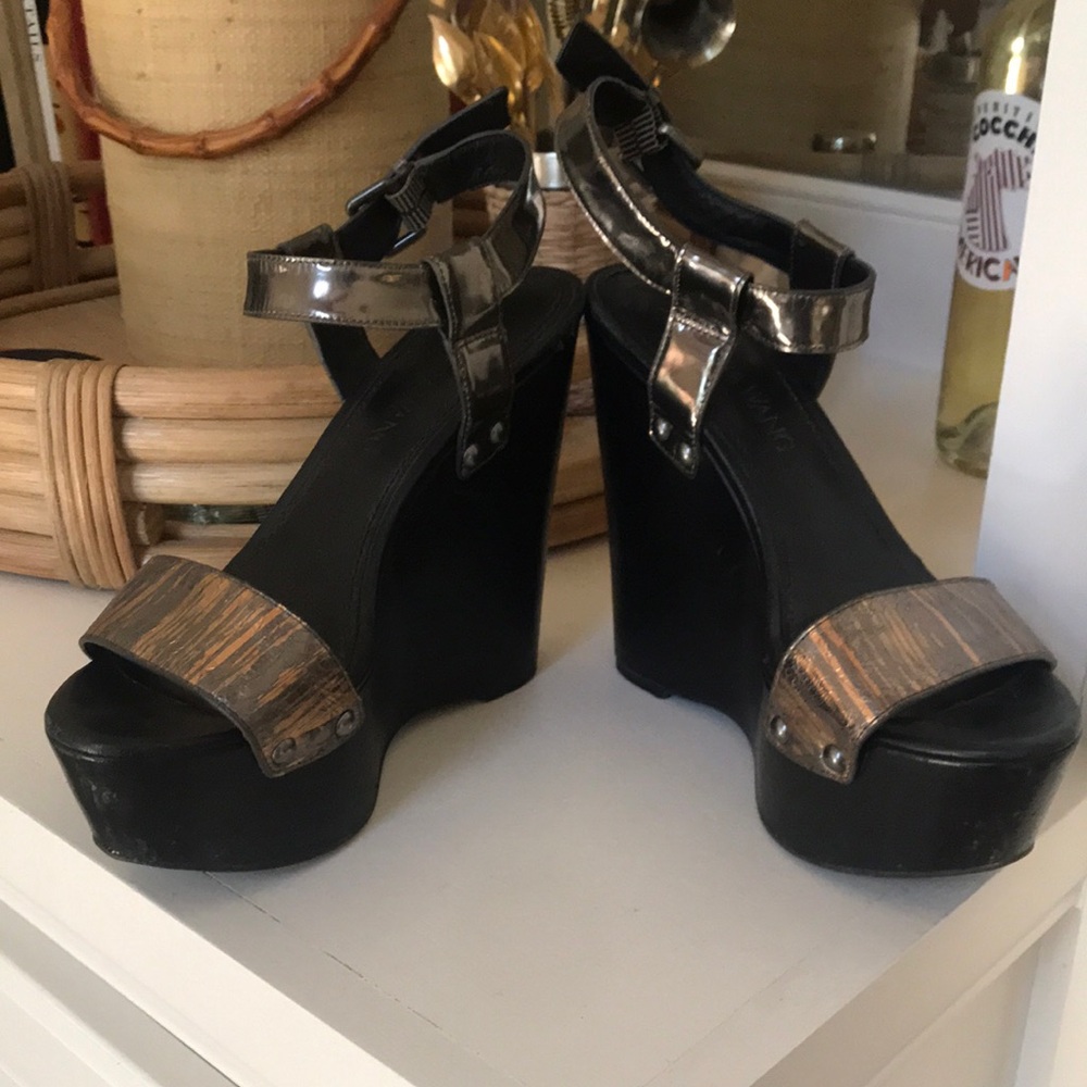 Stylish Platform/ wedge by Vera Wang
